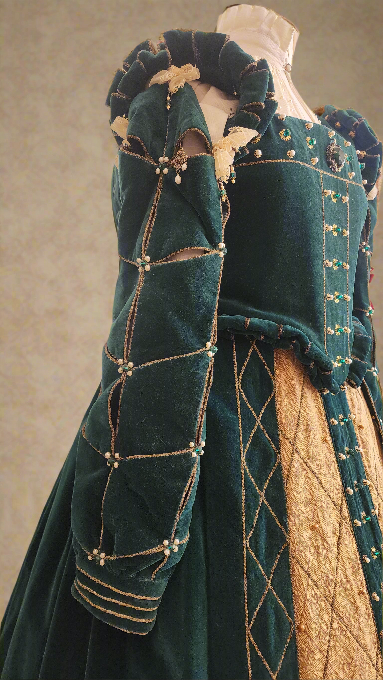Elizabethan Renaissance 16th Century Forest Green Velvet Gown