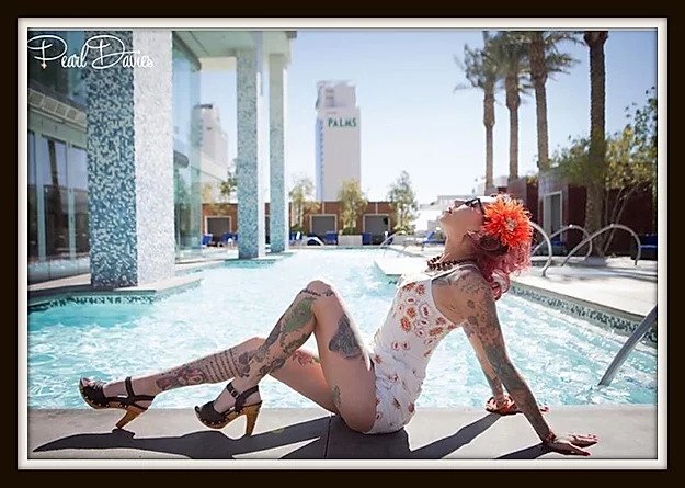 the Rockin' Tiki/with Ankle Strap Shoes - in Black Leather