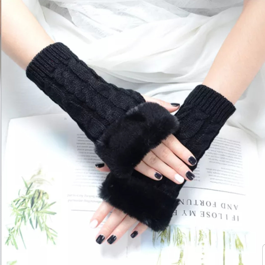Knit Gauntlets with fur trim