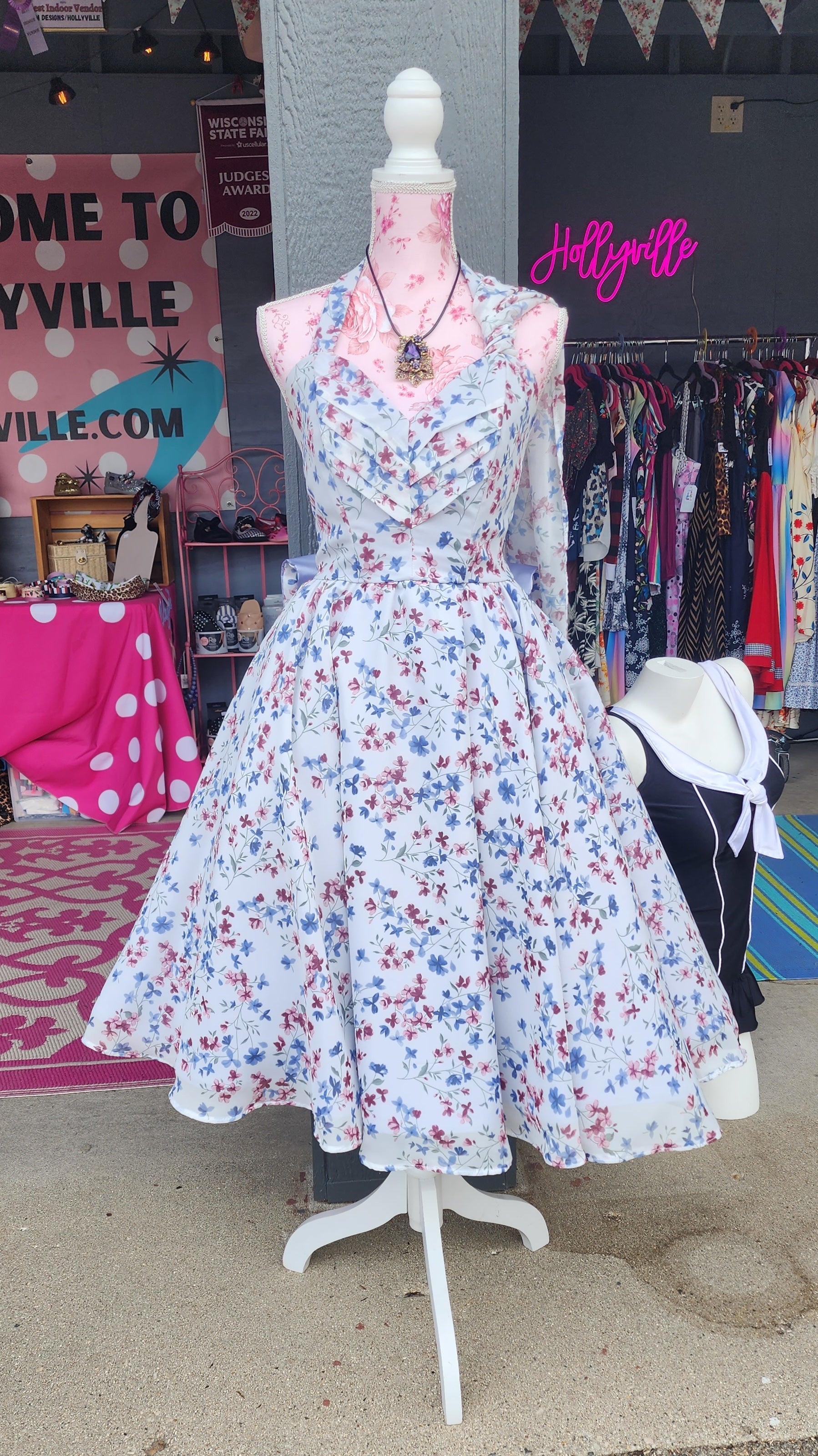 Floral Chiffon 1950's inspired dress

Pleated bodice on a chevron, fully lined and boned

Three layers of a full circle skirt with pockets