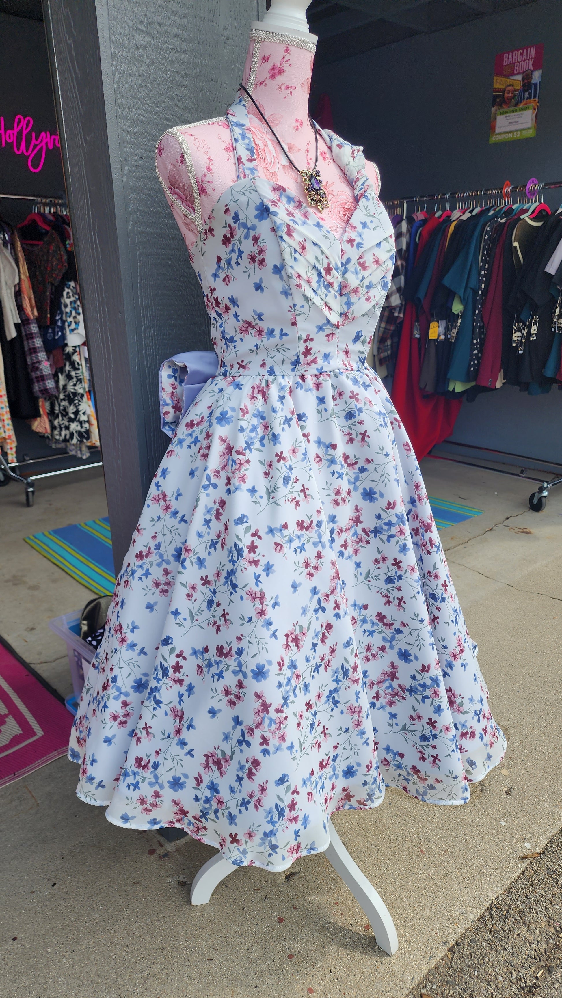 Floral Chiffon 1950's inspired dress

Pleated bodice on a chevron, fully lined and boned

Three layers of a full circle skirt with pockets