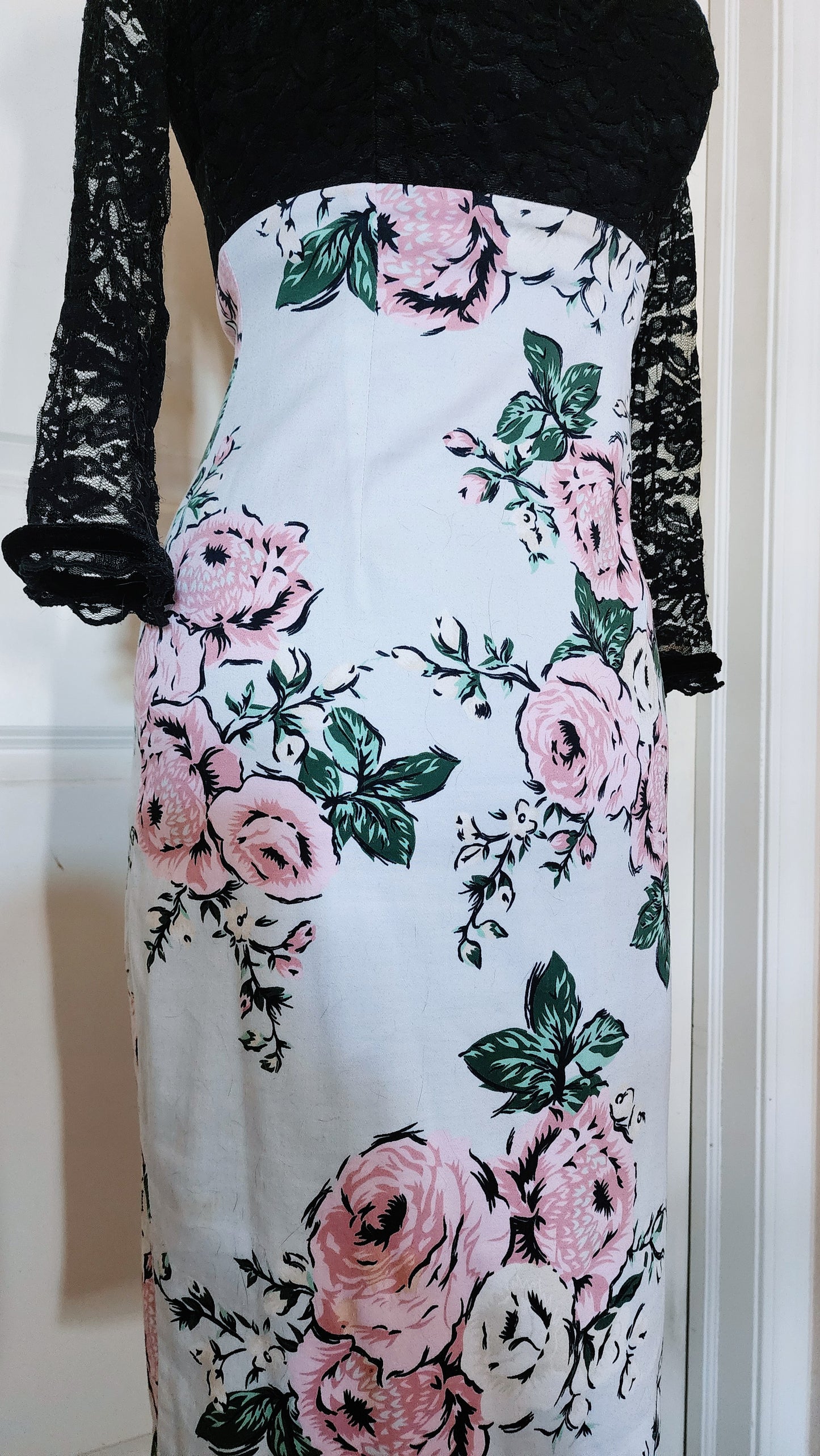 Preloved Deadly Dames Je T'Adore Dress in Victorian Rose