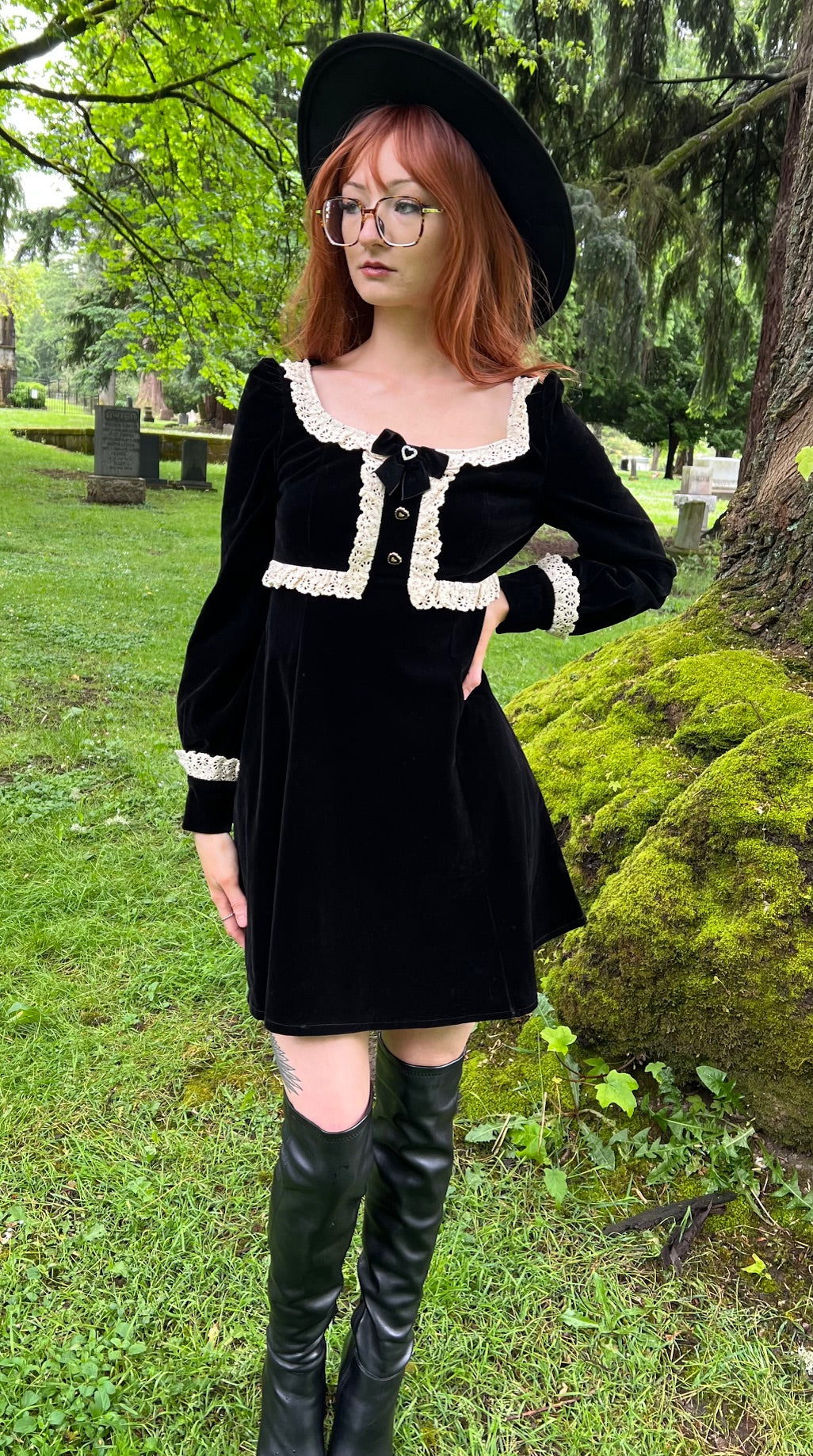 Sabrina - Luscious 60s style Velvet Mini Dress