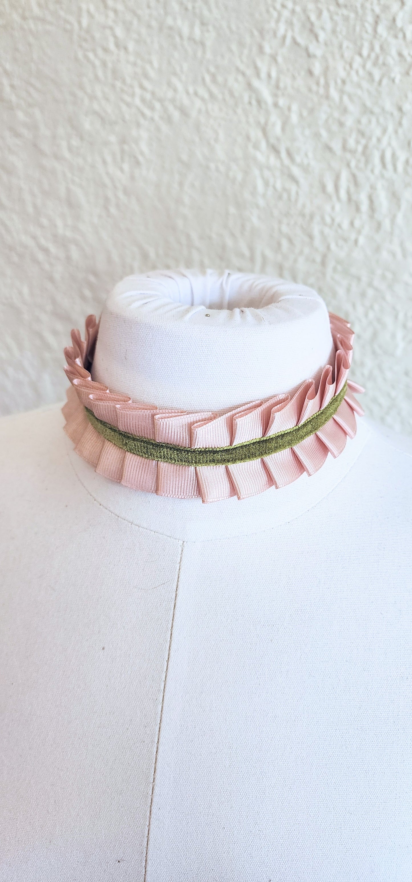 The Grand Trianon Pleated Ruff by Hollyville