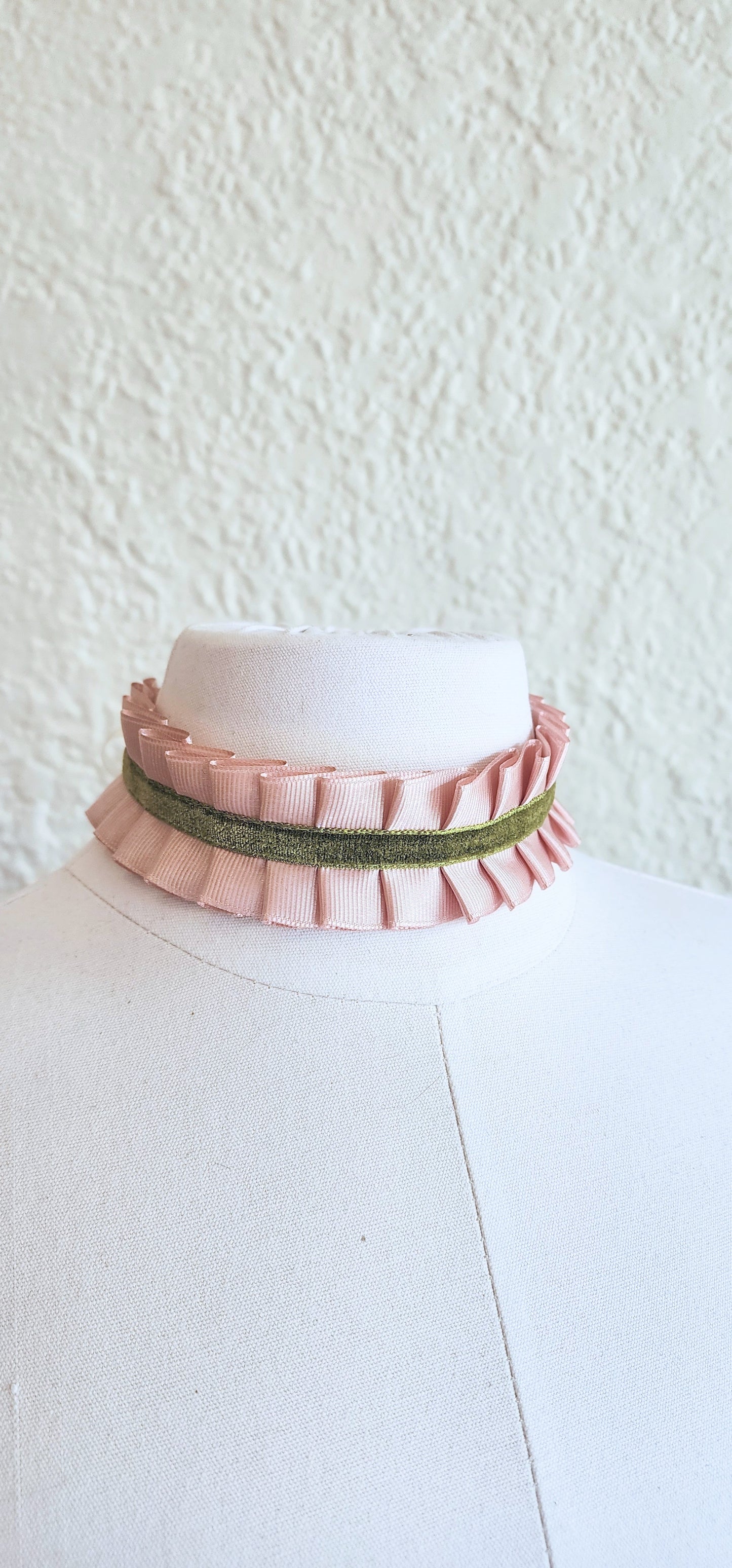 The Grand Trianon Pleated Ruff by Hollyville