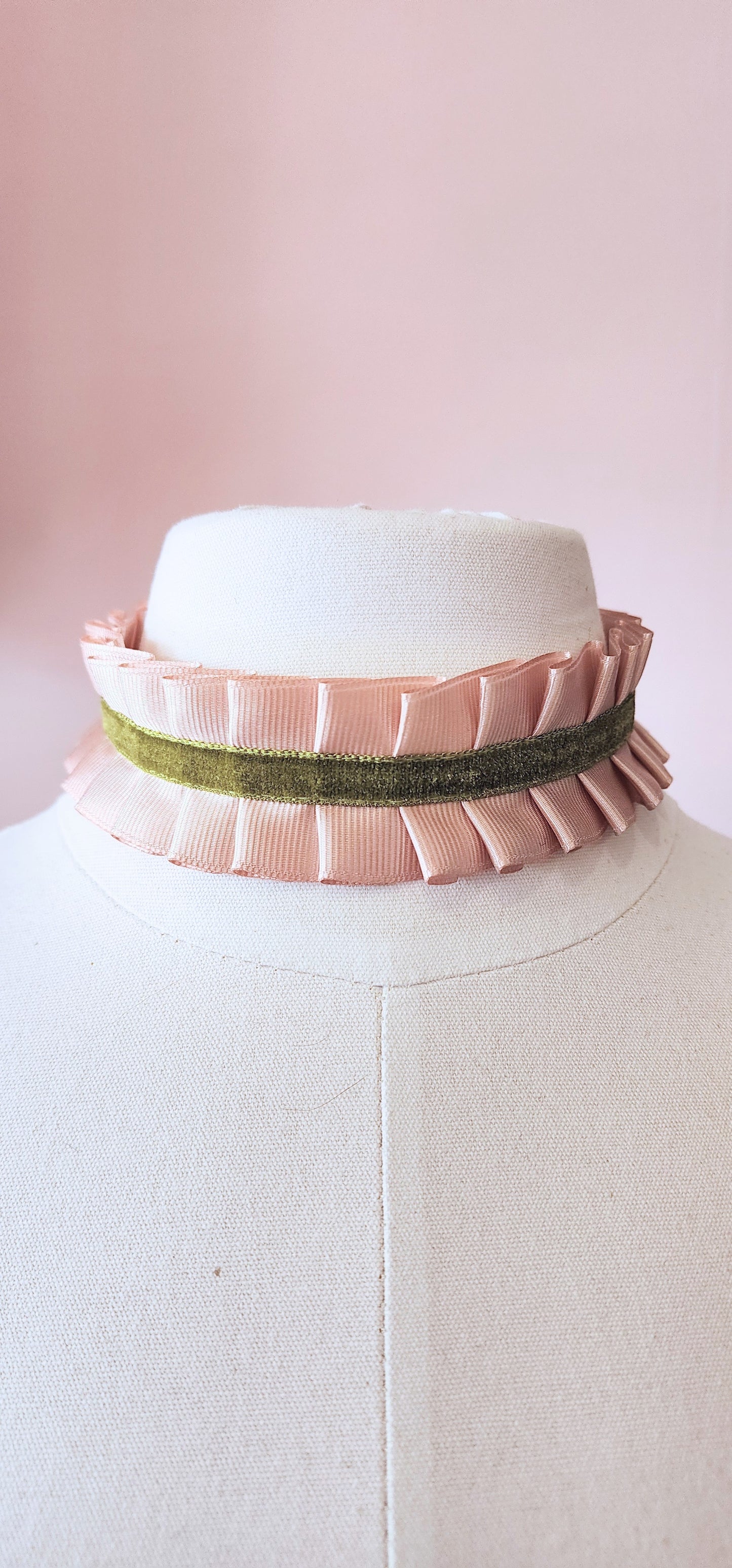 The Grand Trianon Pleated Ruff by Hollyville