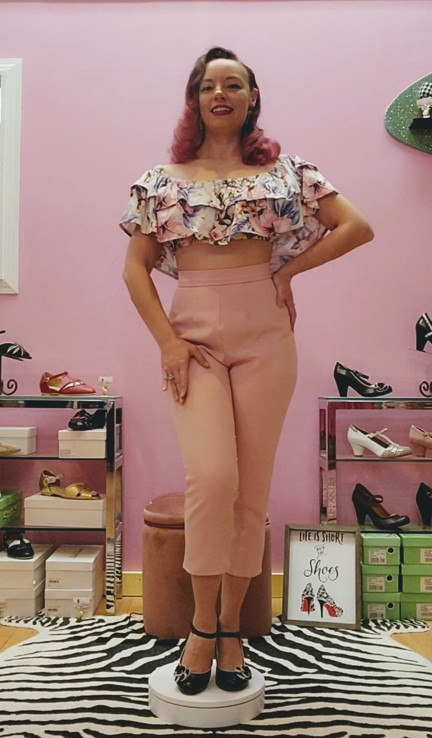 These soft pink capris feature a pinup perfect high waist and are made from a soft bottom weight fabric.

They are handmade personally by Hollyville shop owner, Pam.